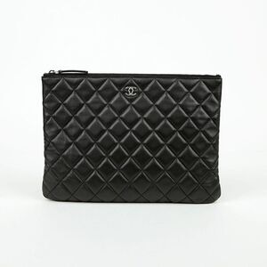 Classic New Medium Clutch